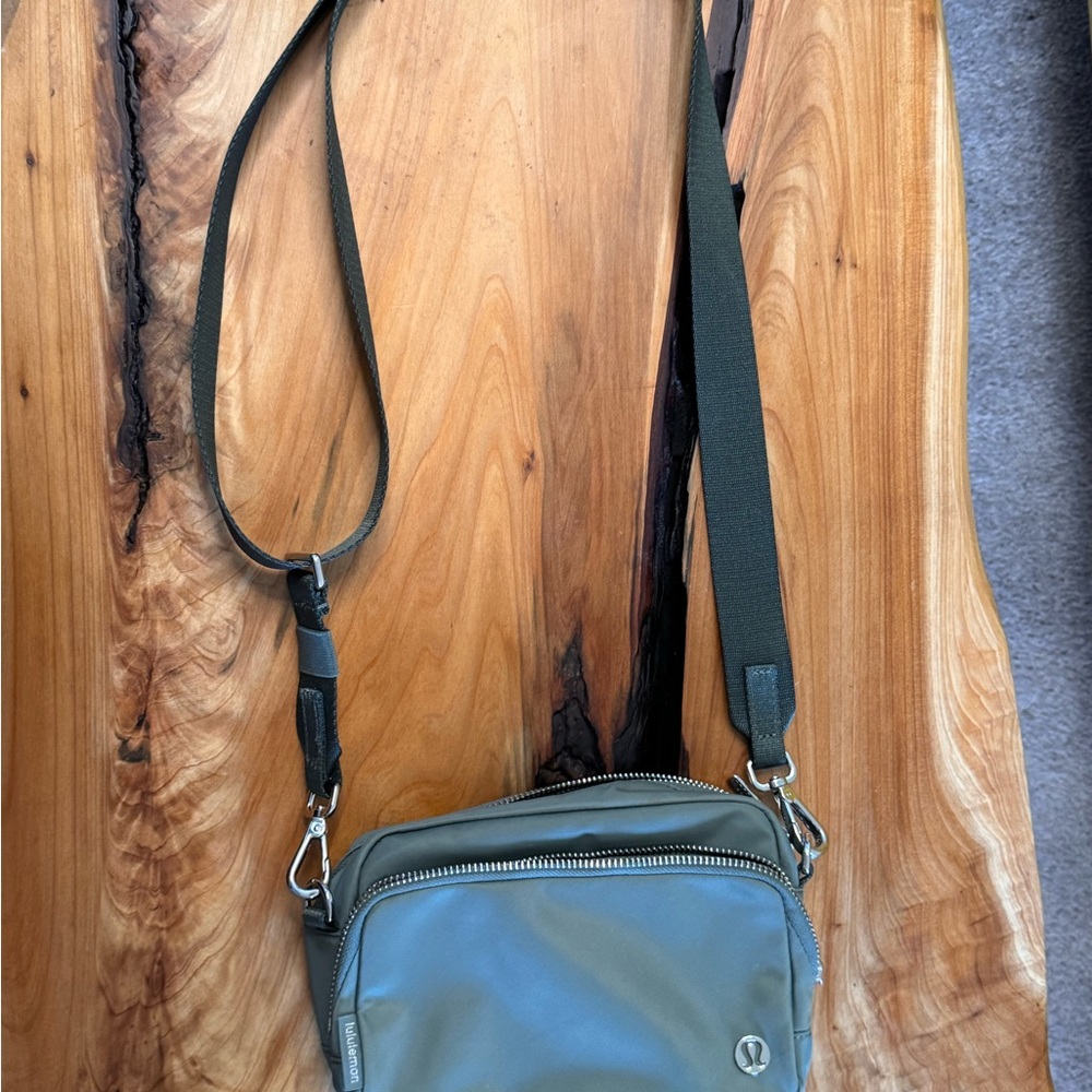 Lululemon Everywhere Crossbody with Metal Hardware - Picture 8 of 13